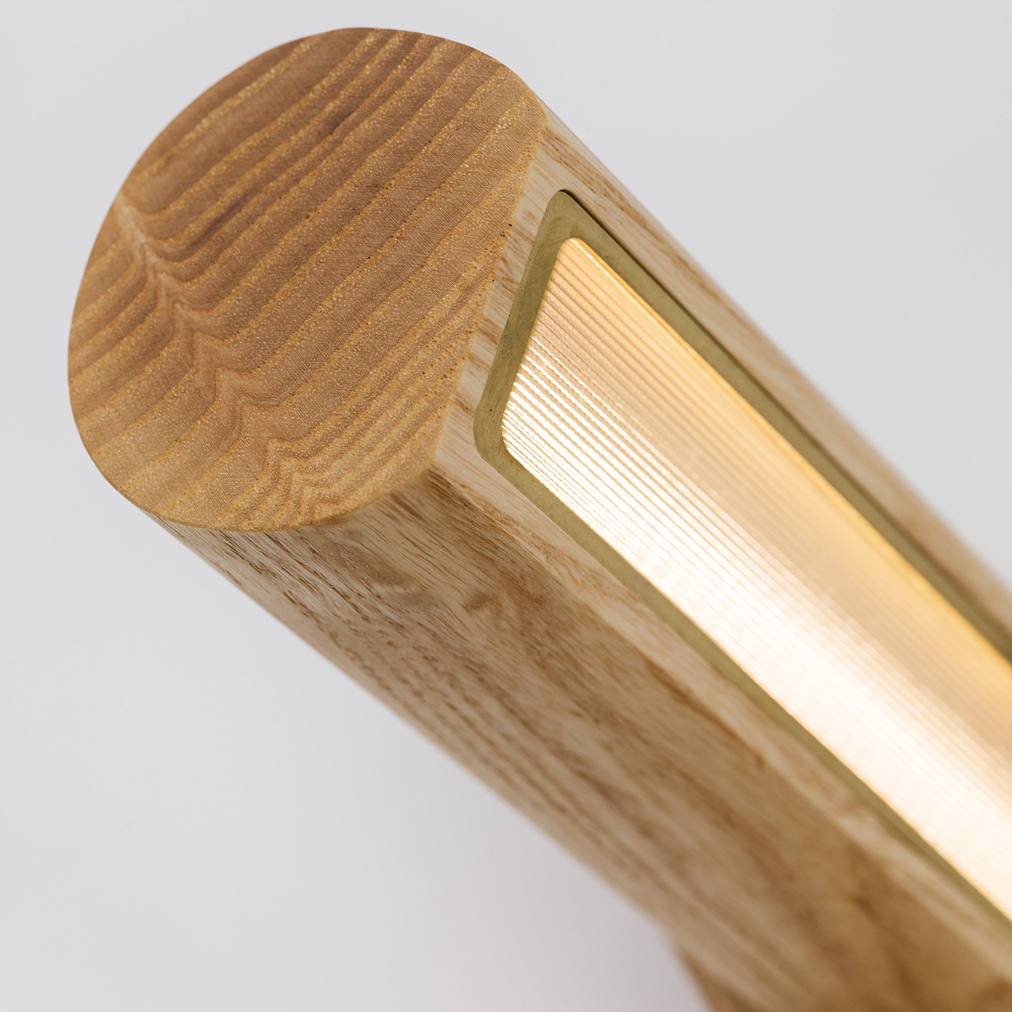 Knurl textured glass on the head of the desk lamp -ash