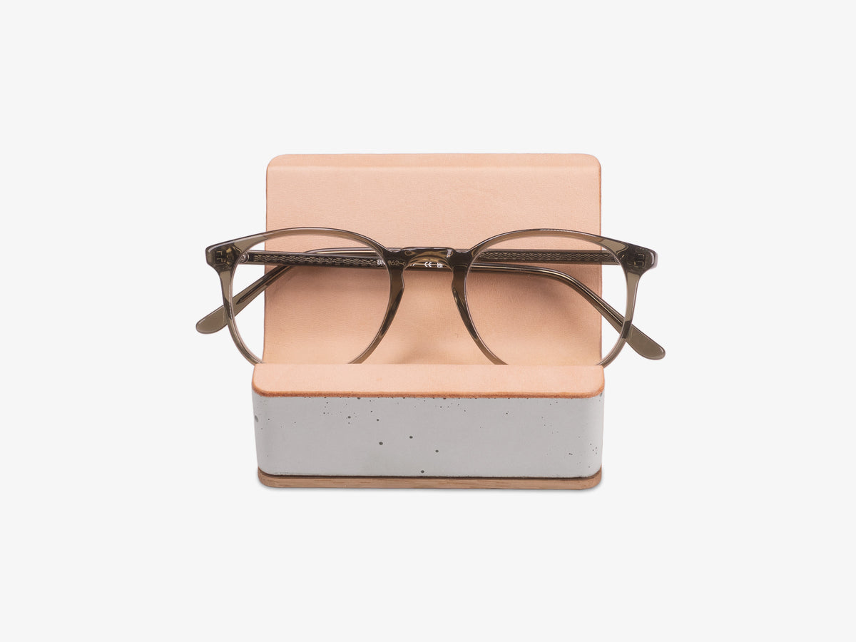 White Oak Glasses Rest, Veg Tan Leather, with glasses, front view