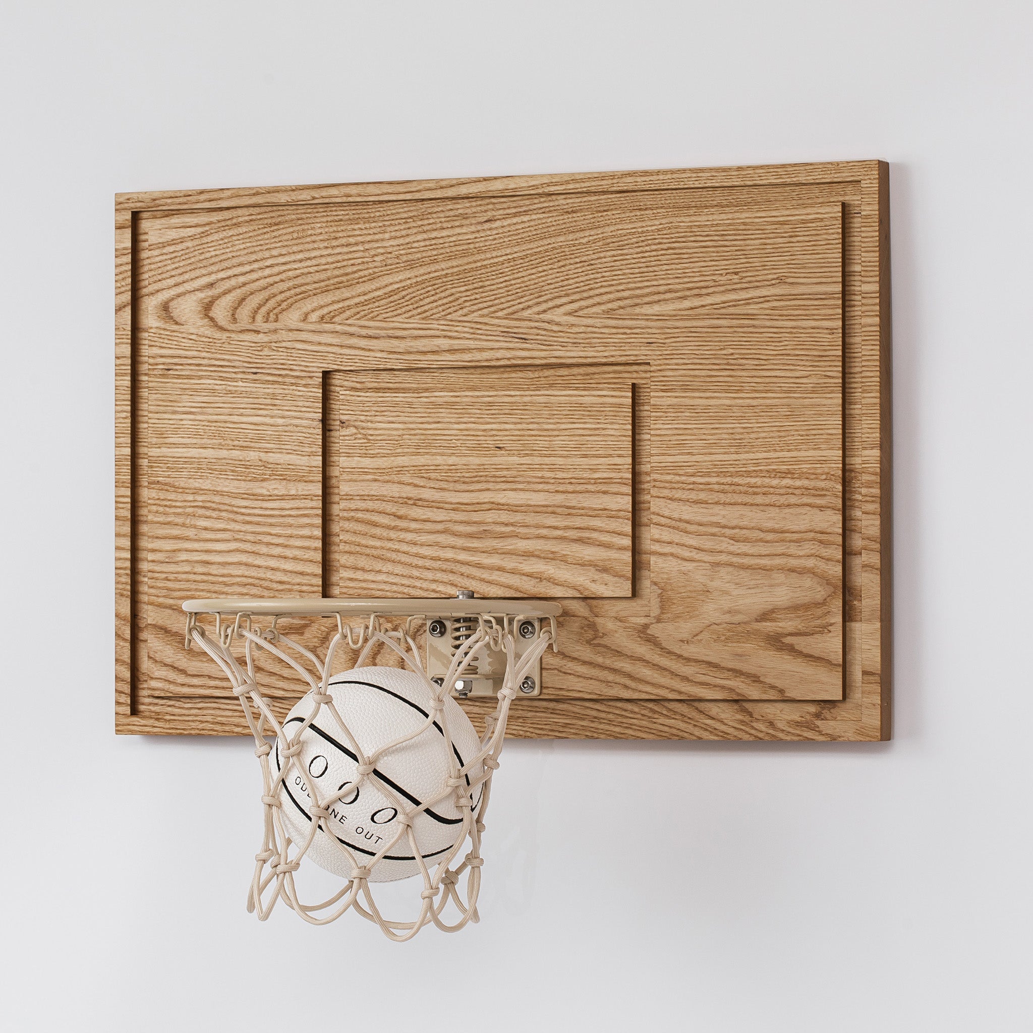 Wall mounted mini basketball hoop with white rubber odd one out mini basketball -ash