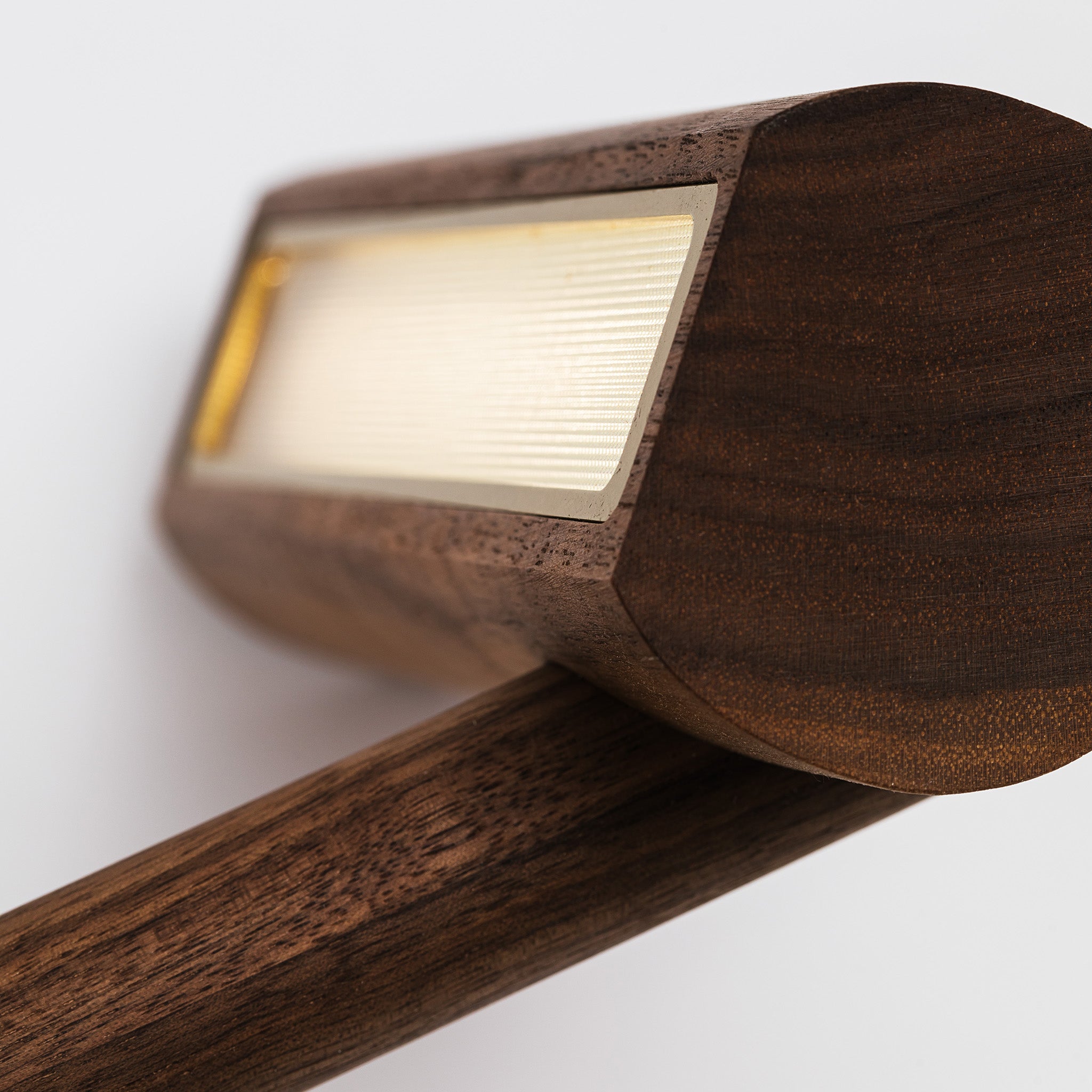 Knurl textured glass on the head of the desk lamp -walnut